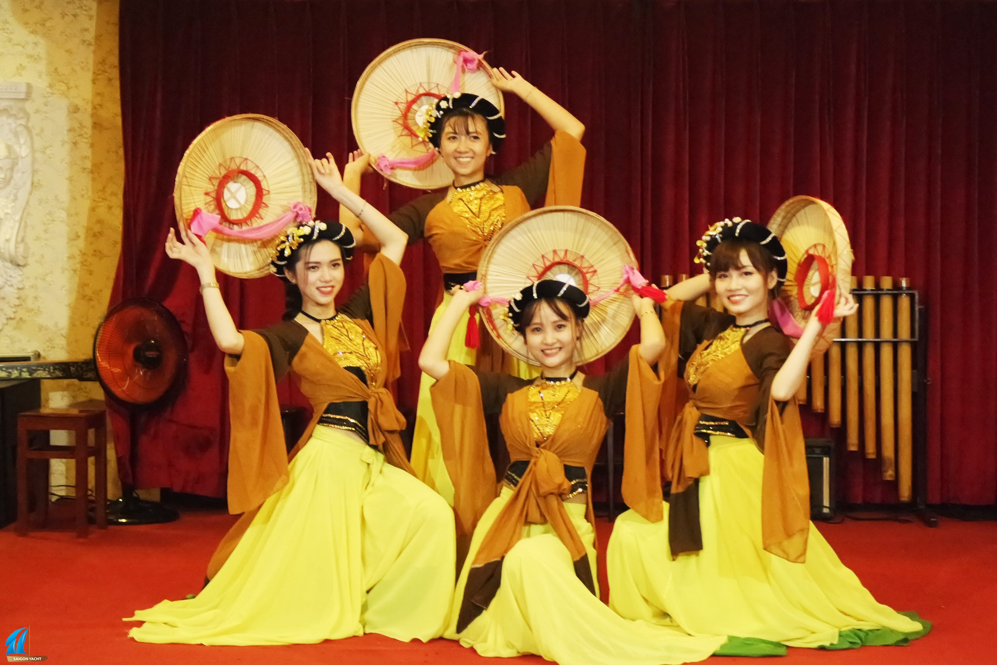 Màn biểu diễn múa độc đáo của văn hóa Việt